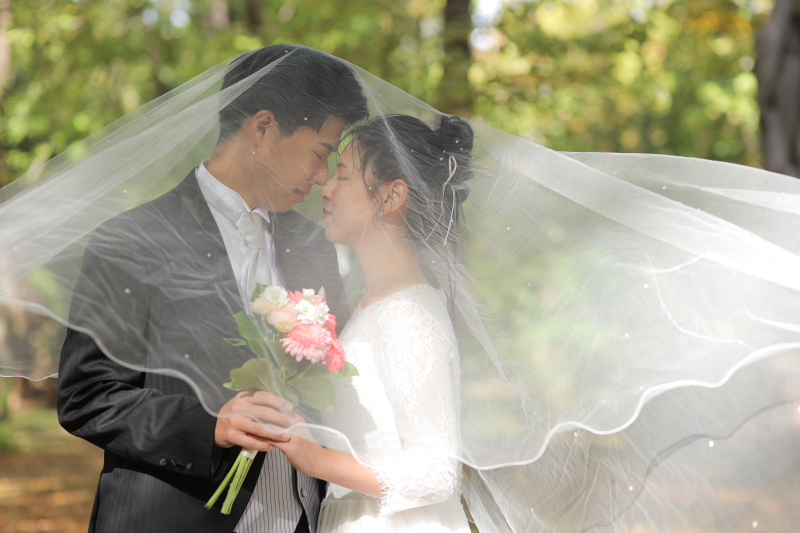 ベールに包まれて…