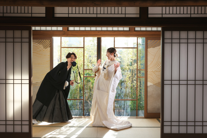 襖からひょっこり