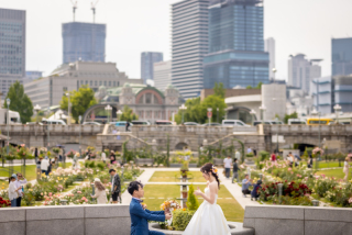 【洋装ロケーション・洋装スタジオ】思い出のバラ園と共に