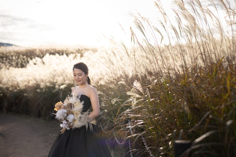 すすき×ブラックドレス