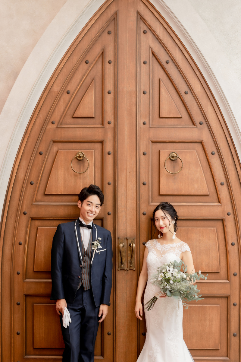 大きな扉の前で韓国風フォトも撮影できる