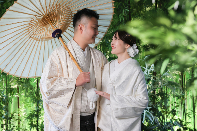 竹林で自然な雰囲気を。