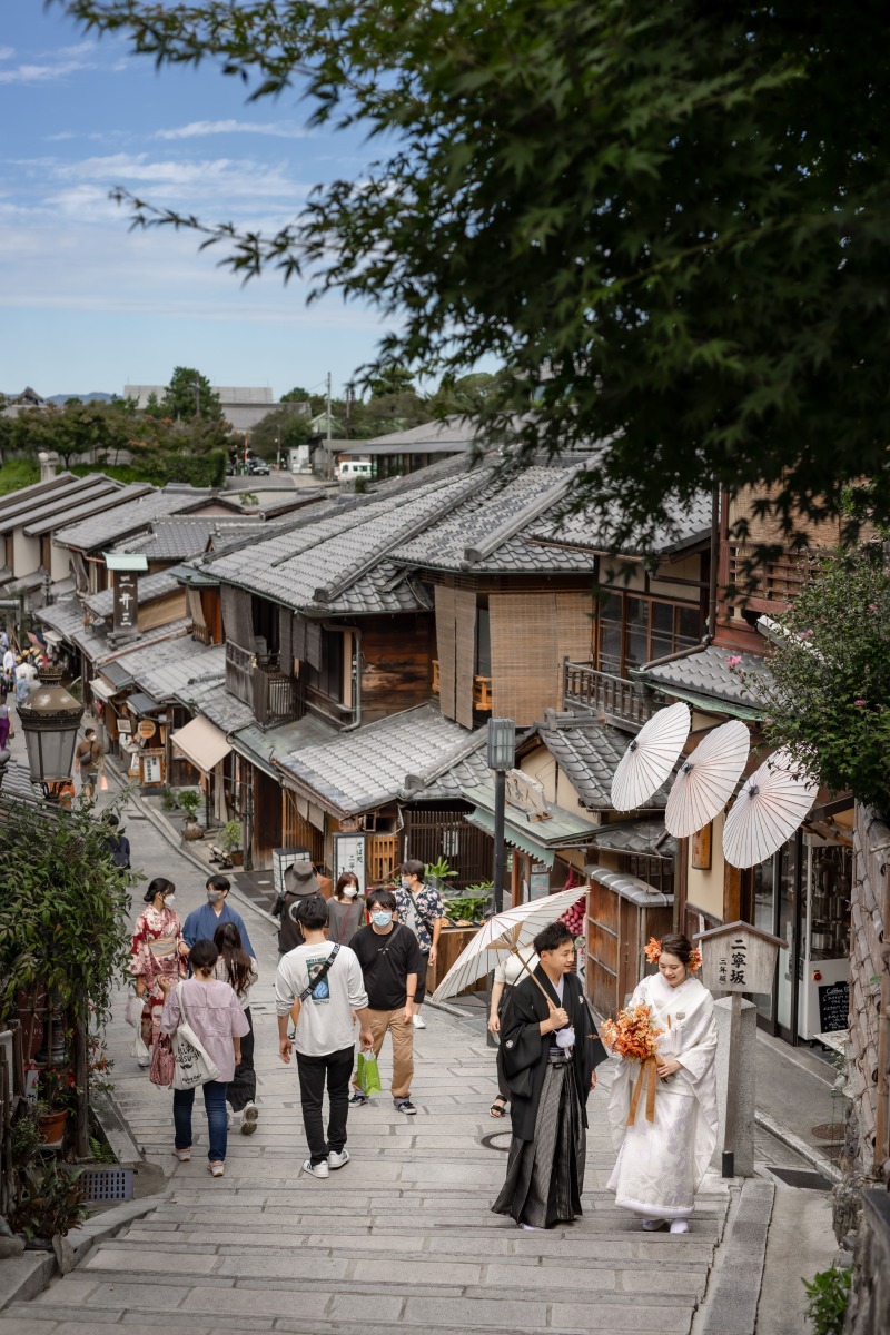 祝福の声を受けながら…