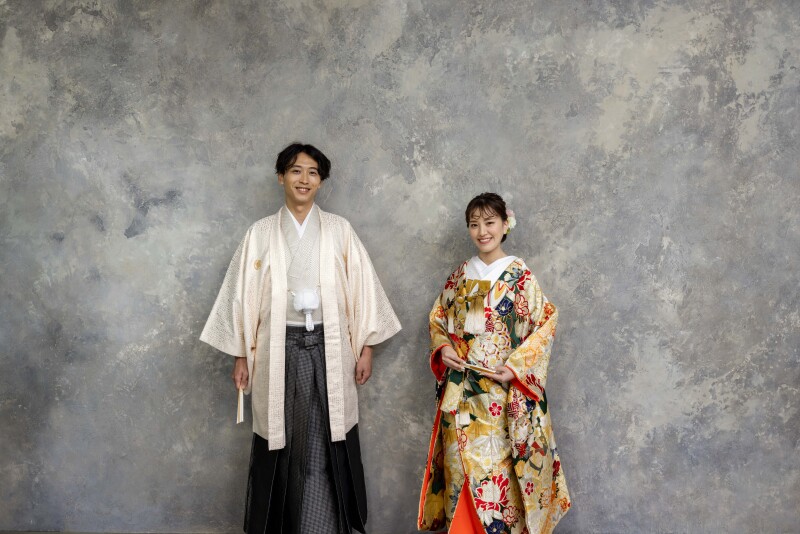 新郎さまの白い袴姿が凛々しい一枚