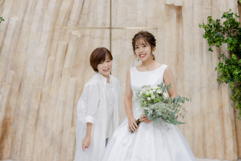 お母さま手作りのドレスで