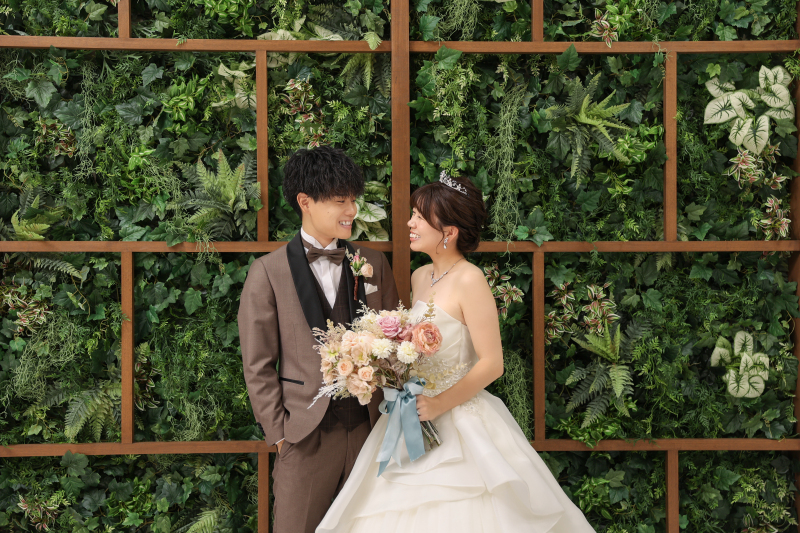 見つめあって。