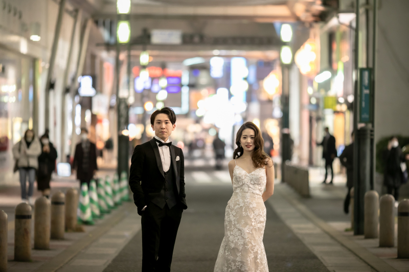 夜の町並みとともにキラキラ輝く一枚