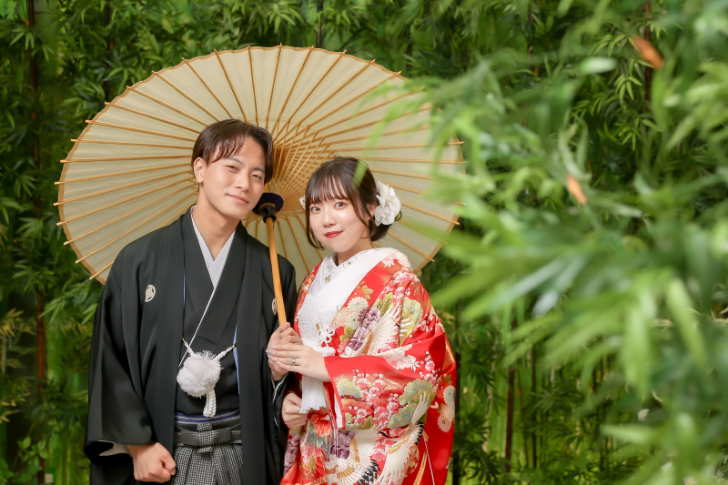 竹林の中でにっこりと