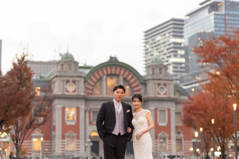 中央公会堂の前で