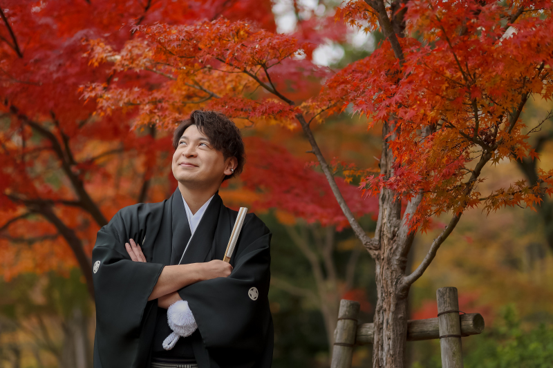 赤い紅葉でパシャリ〜新郎ver〜