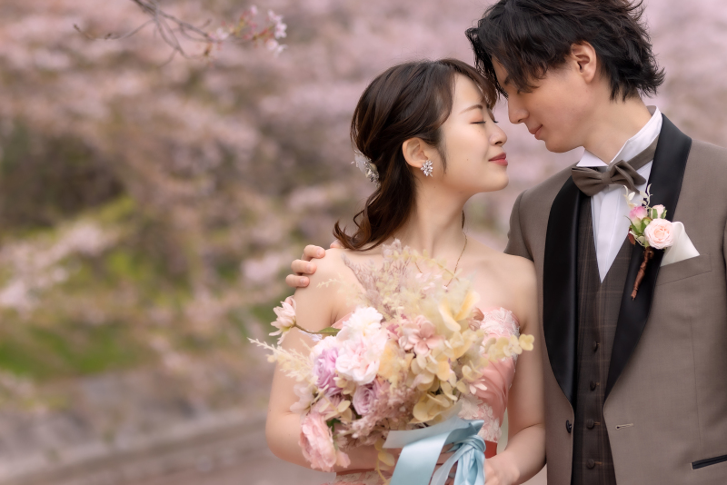 ギュッと肩を抱き寄せ合うお二人