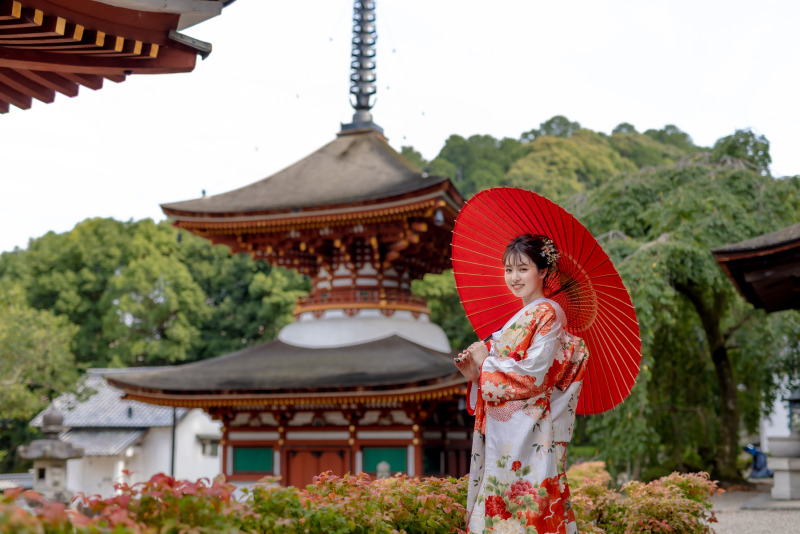お寺の中で撮影も♪お堂を背景に撮った一枚