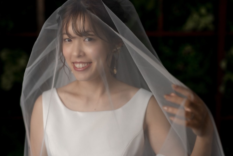 光とベールを使用して新婦さまの綺麗な姿を