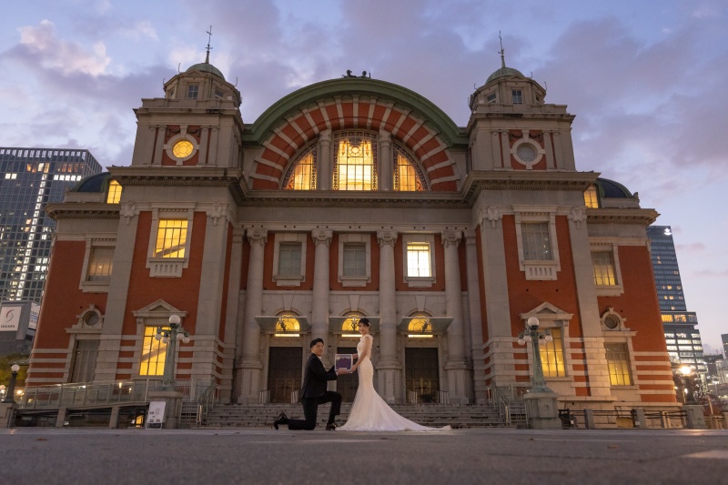 中央公会堂の前で…