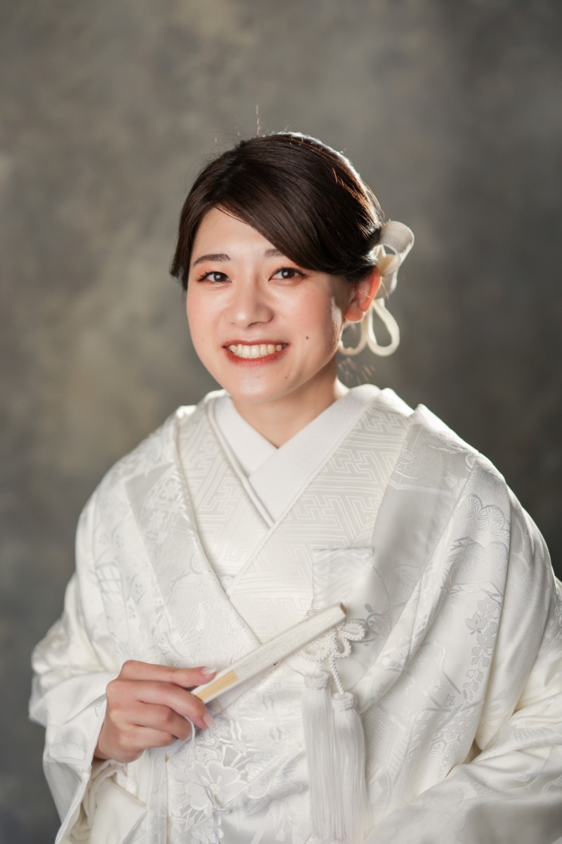 光とシックな壁を組み合わせて