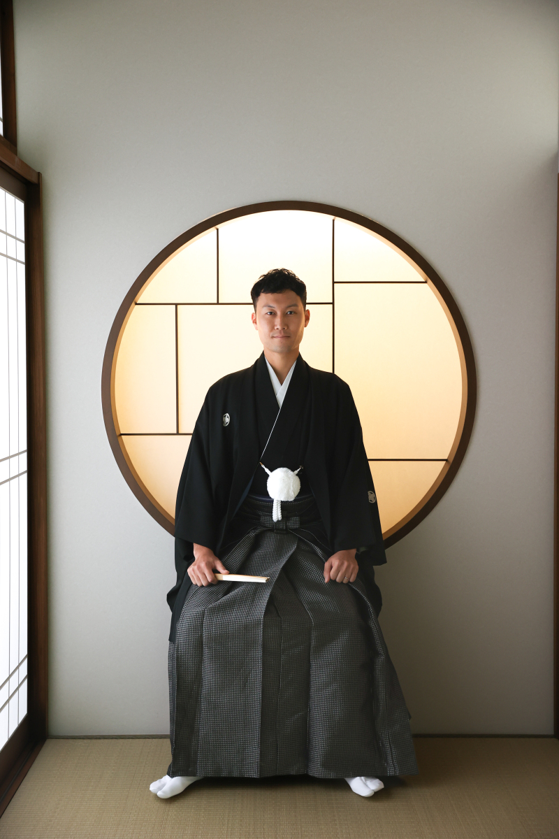丸窓では新郎さまソロカットも