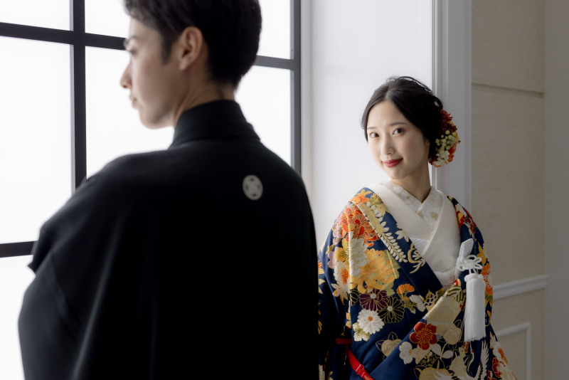 明るい窓の前で撮影すると和モダンな印象に