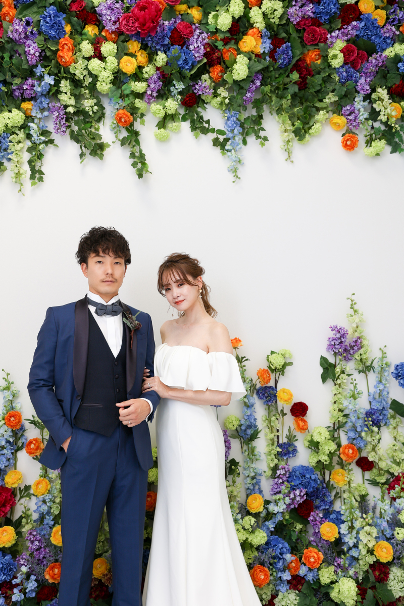 可愛いだけじゃないカラフルフラワーウォール