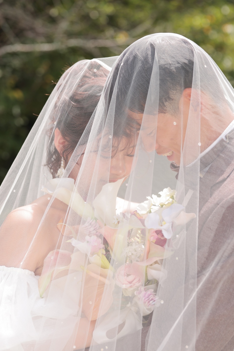 ロケでもベールの中に