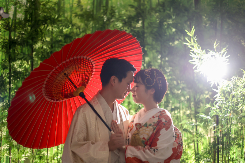 竹林と赤の番傘