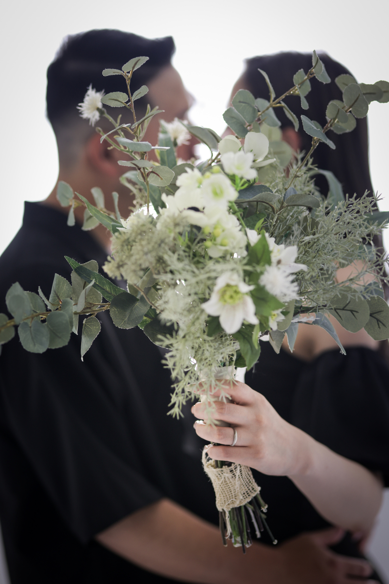 ブーケの先には