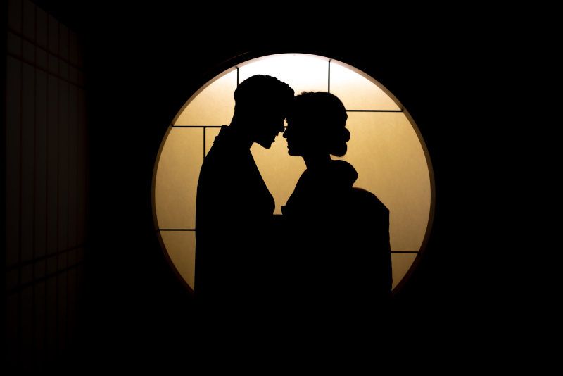 月の中にいるようなシルエット