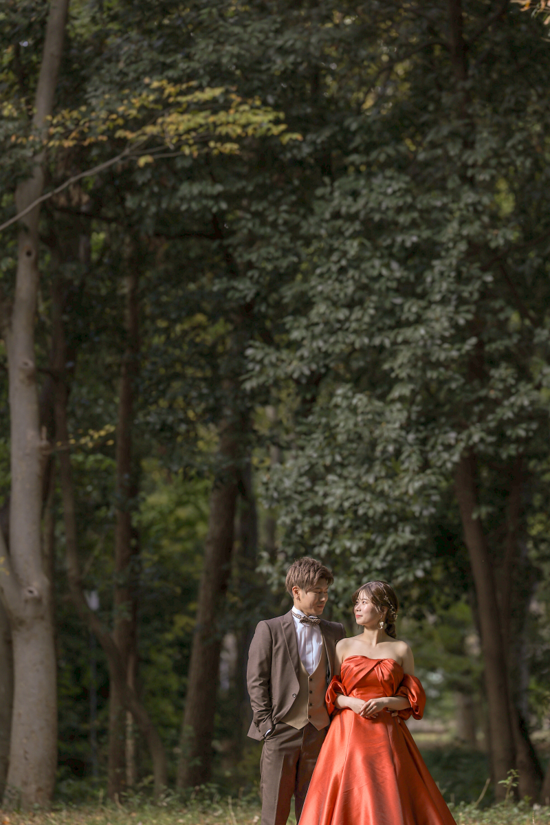 深い緑の中で、印象をガラッと変えてみて