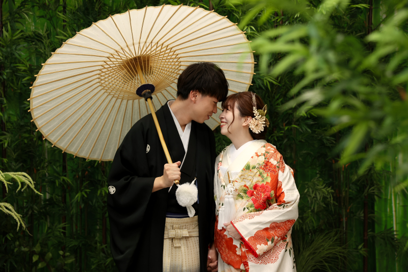 竹林、視線交わる素敵な夫婦