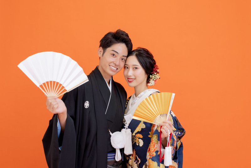 カラーバリエーション豊富な背景の前で撮影も可能♪