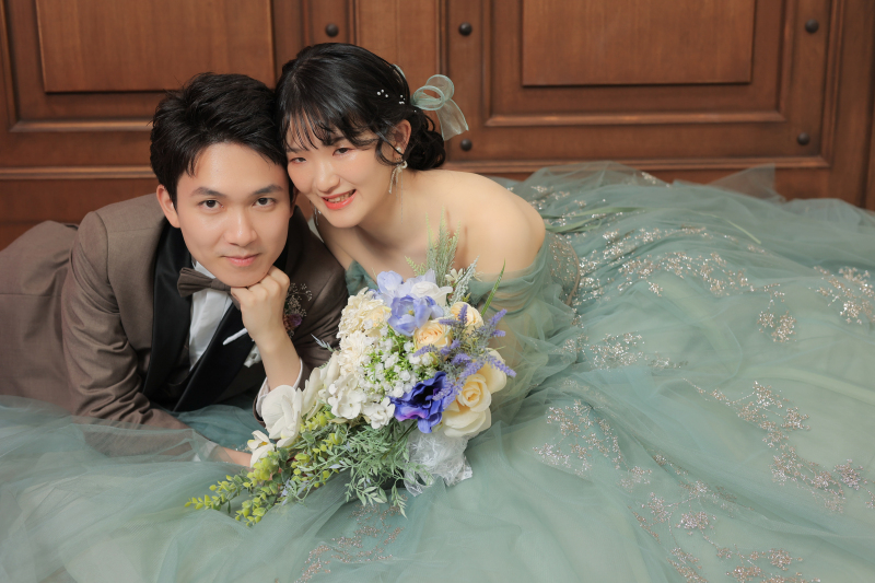 ドレスに合わせたブーケで華やかに