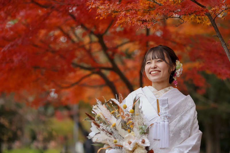 赤い紅葉でパシャリ〜新婦ver〜