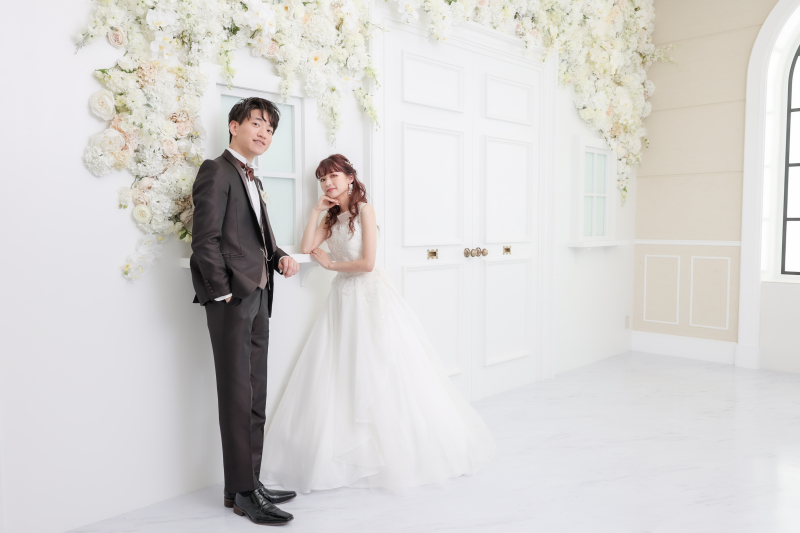 真っ白なスタジオでおしゃれな雰囲気での撮影