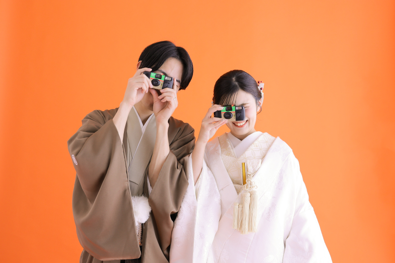 シンプル背景でグッズと一緒に