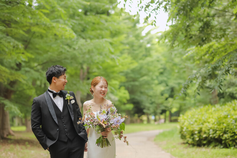 お二人に動いてもらって自然な笑顔を