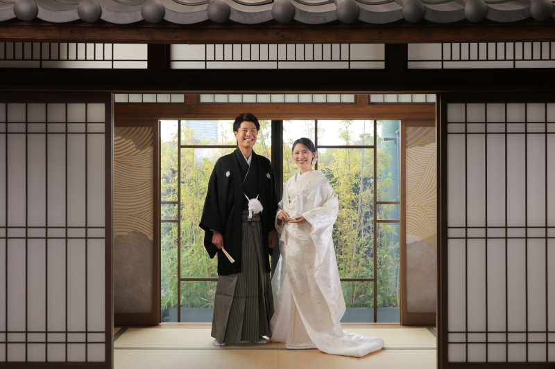 最初はスタジオから!