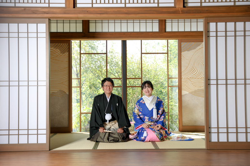 和装ならではの正座で撮影♪