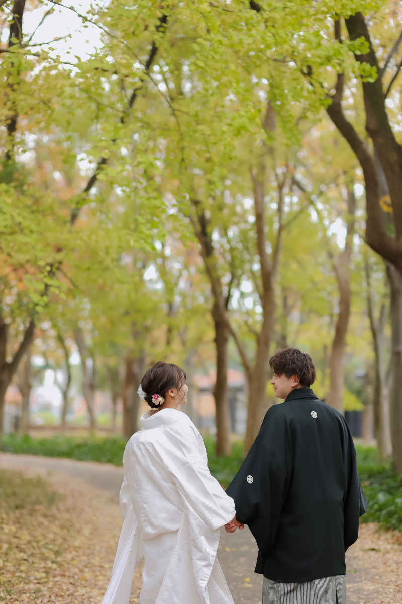 二人で歩く一本道