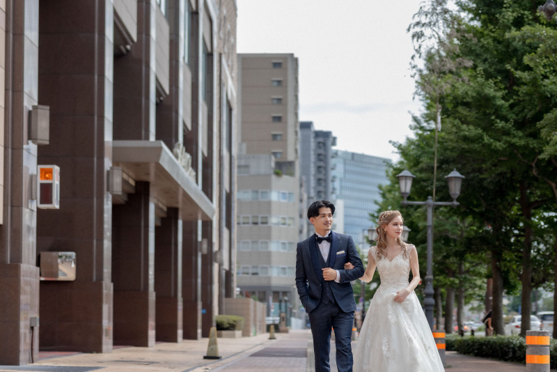 自分たちの大好きな町並みと共に想い出の一枚を