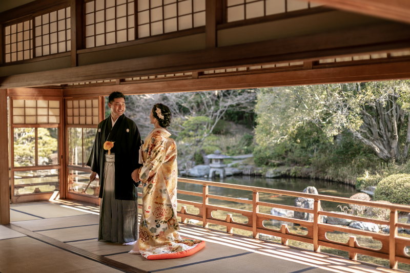 日本庭園を眺めながら特別な一枚を残せます。