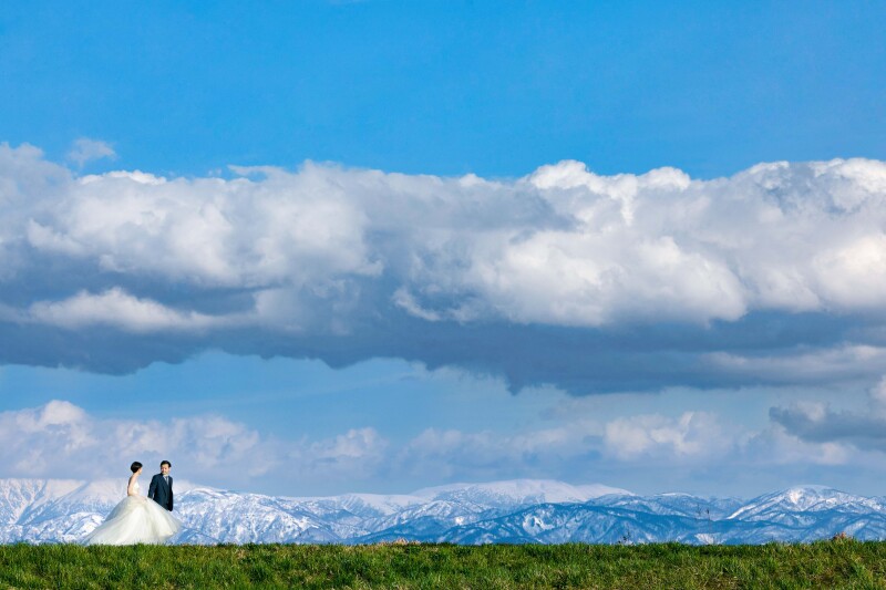 お互い違う街で育ち、たまたま出会ったこの街これからずっとこの街で暮らしていくことを決めた二人街のシンボルとも言える背景の中での一枚