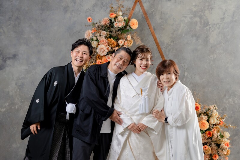 【家族写真プラン】本格スタジオで撮るウエディングフォト+家族写真の両方が残せるプラン