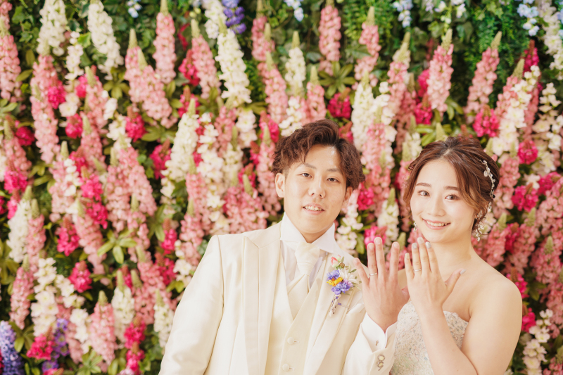 テカポ湖のお花畑の中で