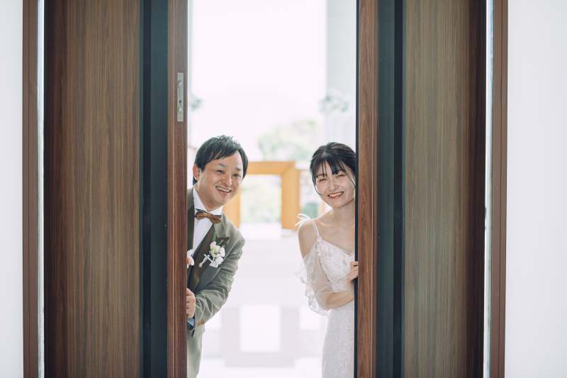 扉からひょっこり♡