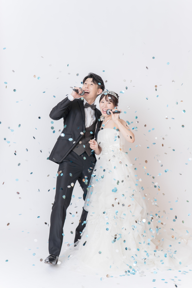 コンフェッティ舞う中で