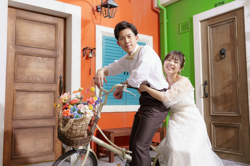 カラフルなブラーノ島の背景で♪