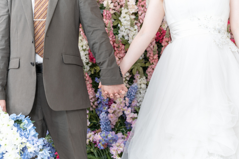 しっかり手をつないで