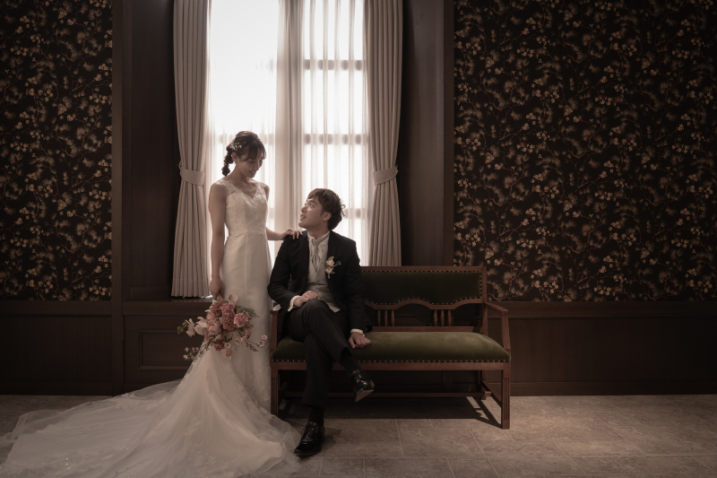 モダンレトロな背景で落ち着いた1枚