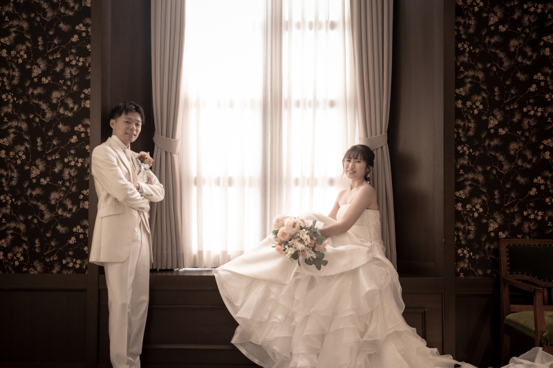 窓辺に座っても撮影できるレトロモダン