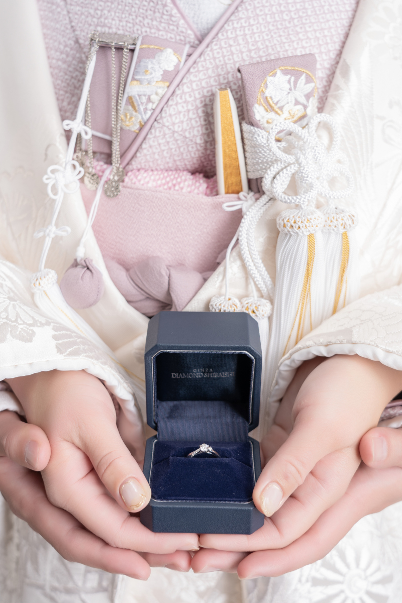 ジュエリーボックスはおふたりで持って