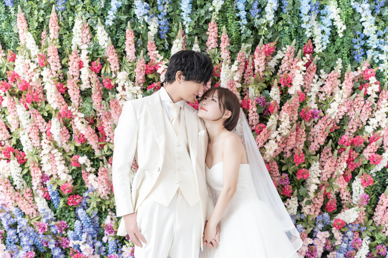 壁一面のルピナス